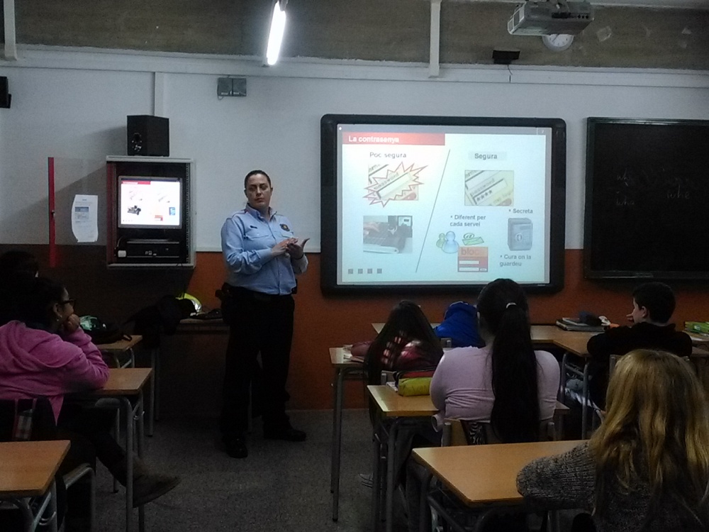 Xerrada sobre Seguretat per a 1r d'ESO a càrrec dels Mossos d'Esquadra