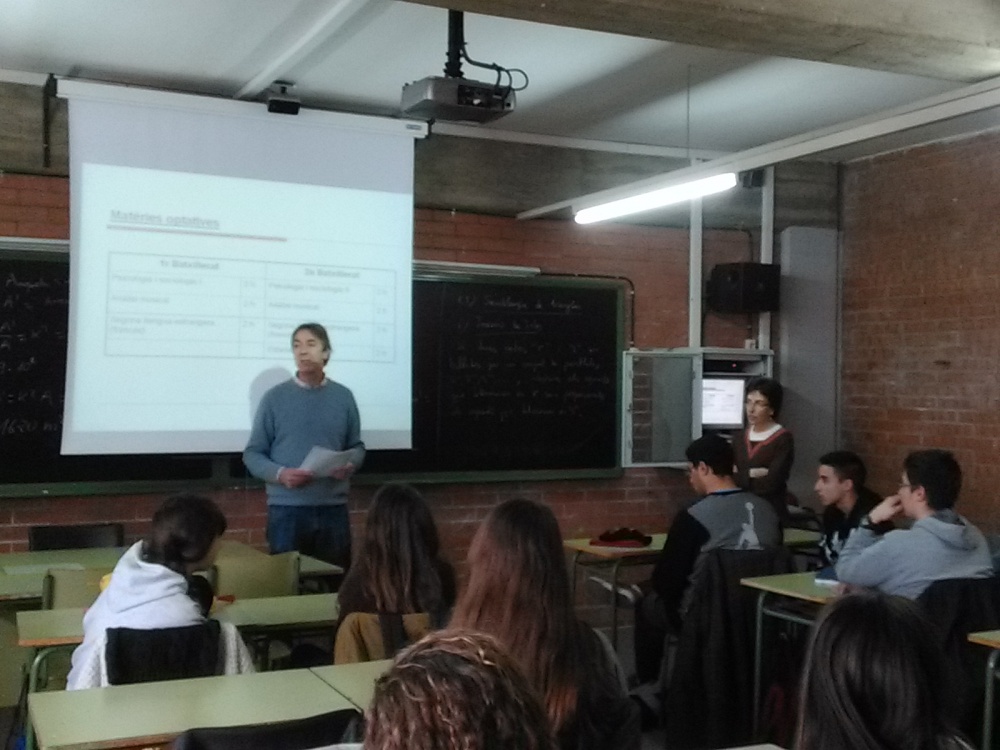 Xerrada d'orientació acadèmica sobre informació matèries optatives batxillerat a càrrec de caps de departaments didàctics