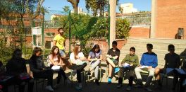 Sessió de tutoria de 3r d'ESO al pati de l'Institut