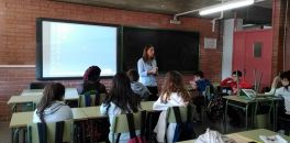 Taller Mobilitza't per una tecnologia sense sang a càrrec de l'Ajuntament de Sant Joan Despí